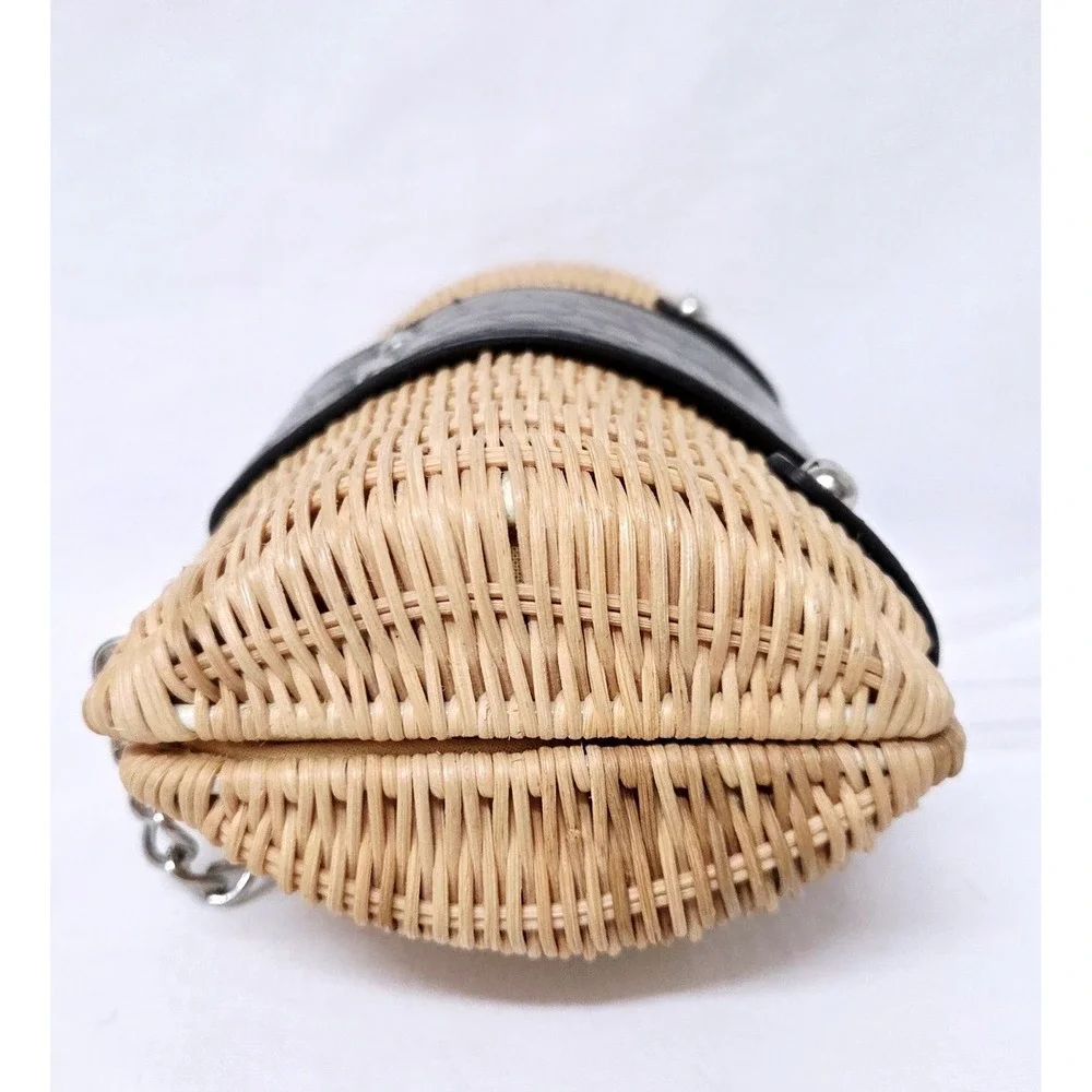 N/A wicker bag